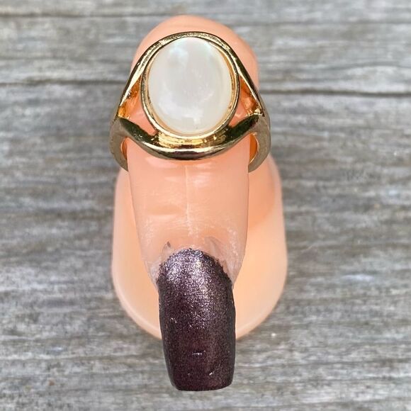 NWT New Urban Outfitters UO Gold/Green/White Five Stackable Ring Set. Size 6. - Picture 3 of 8